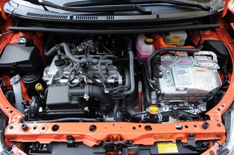  Toyota Prius C 2012 года  (фото 65 из 87)